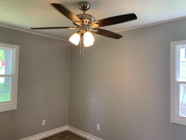 2305 NE 59th St, Gladstone, MO 64118
