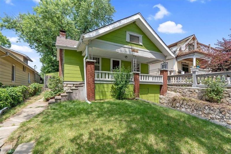 6046 Gladstone Blvd, Kansas City, MO 64123