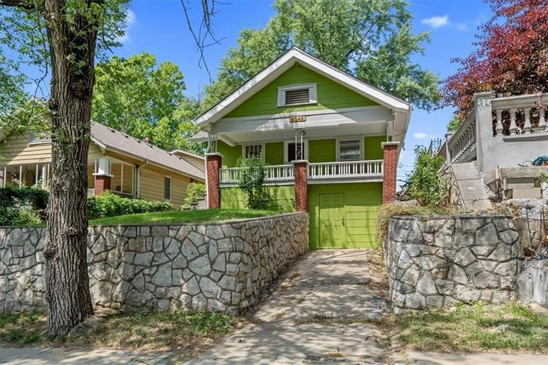 6046 Gladstone Blvd, Kansas City, MO 64123