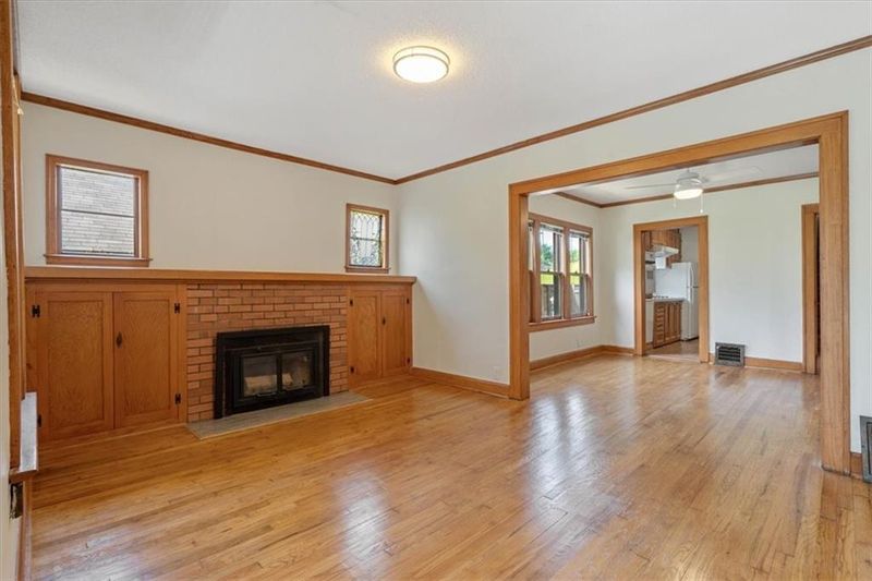 6046 Gladstone Blvd, Kansas City, MO 64123