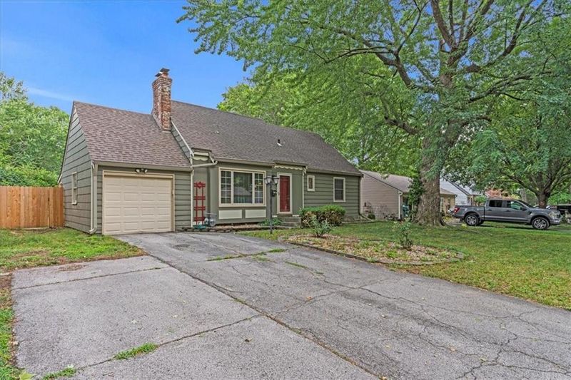 8737 Daniel Boone Rd, Kansas City, MO 64114