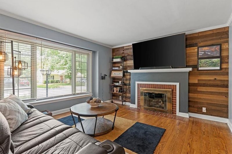 8737 Daniel Boone Rd, Kansas City, MO 64114