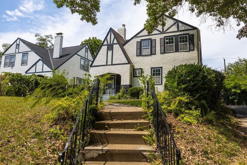 916 E Gregory Blvd, Kansas City, MO 64131