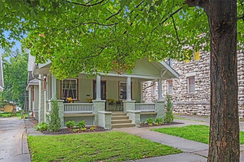 2915 Tracy Ave, Kansas City, MO 64109