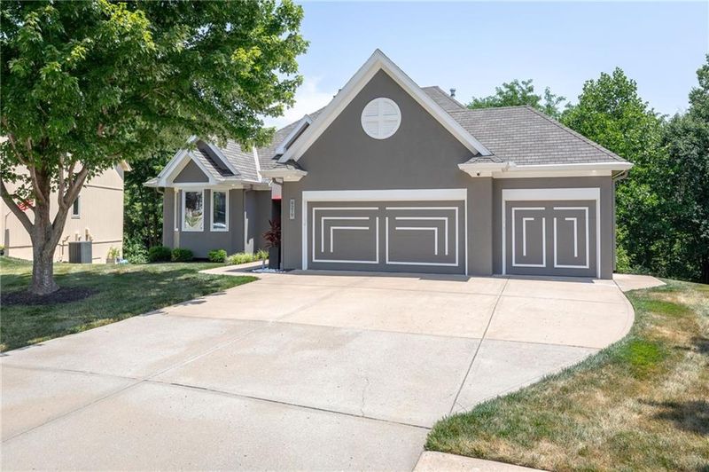 9219 N Flora Ave, Kansas City, MO 64155