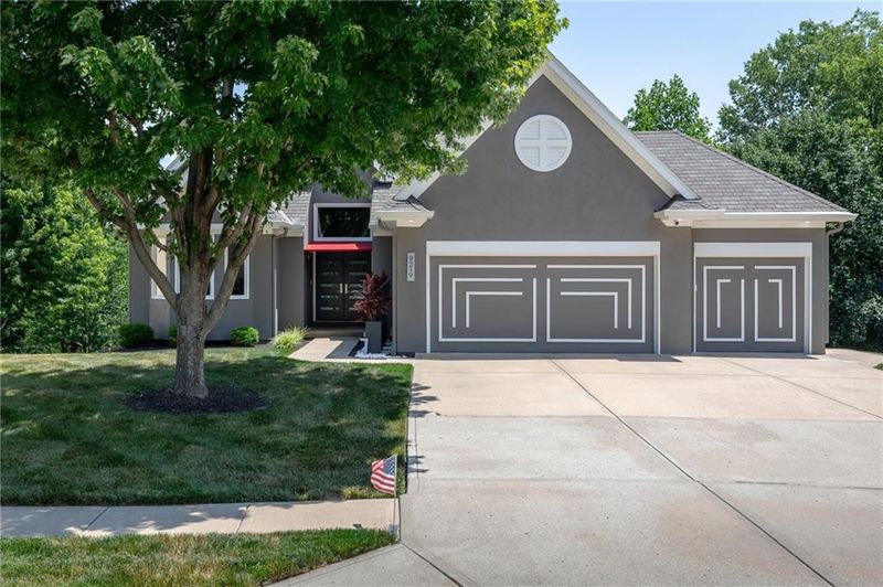 9219 N Flora Ave, Kansas City, MO 64155