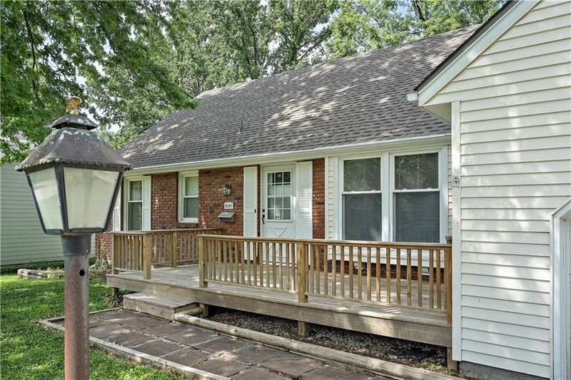 9140 Switzer Rd, Overland Park, KS 66214