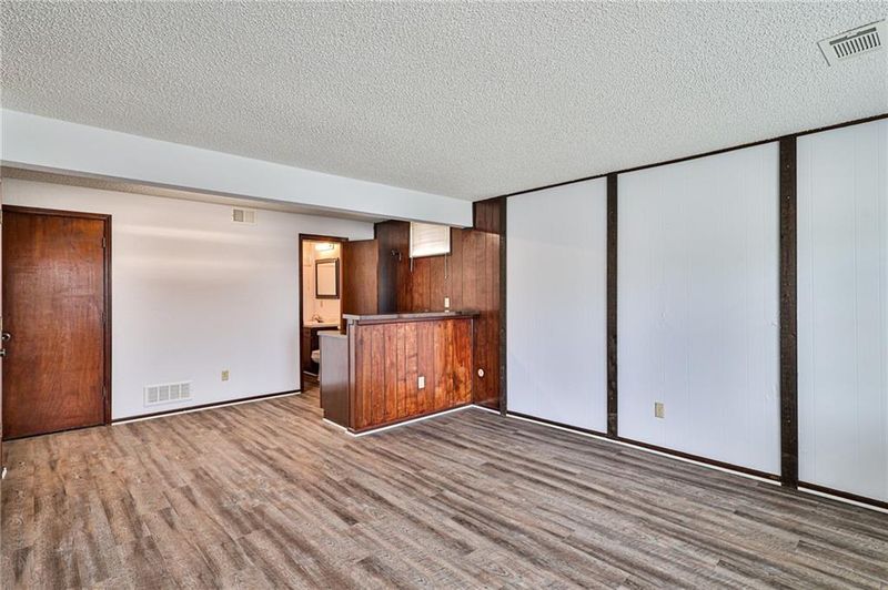 10516 E 40th Ter, Kansas City, MO 64133