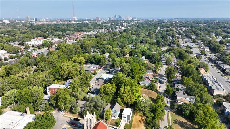 1318 E 42 St, Kansas City, MO 64110