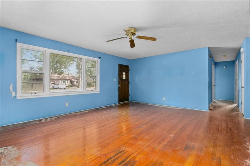 4922 Gladstone Ave, Kansas City, MO 64119