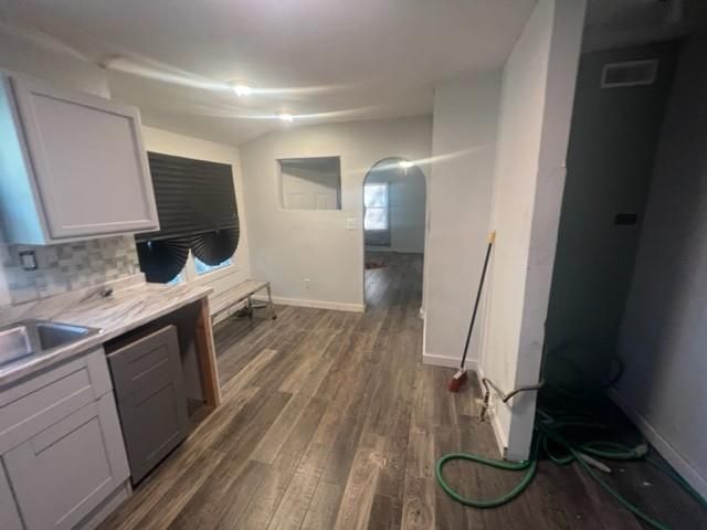 3608 E 55th St, Kansas City, MO 64130