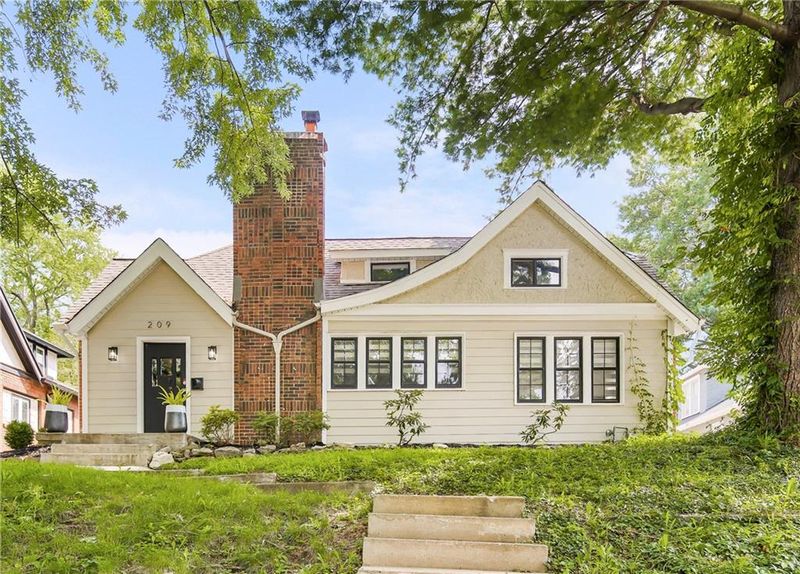 209 E 66th St, Kansas City, MO 64113