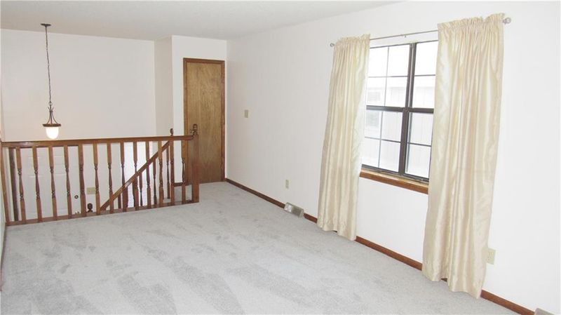 8712 N Hull Ave, Kansas City, MO 64154