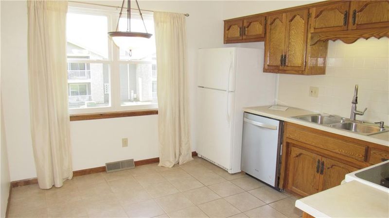 8712 N Hull Ave, Kansas City, MO 64154