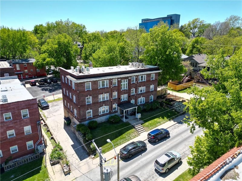 1605 W 37th St, Kansas City, MO 64111