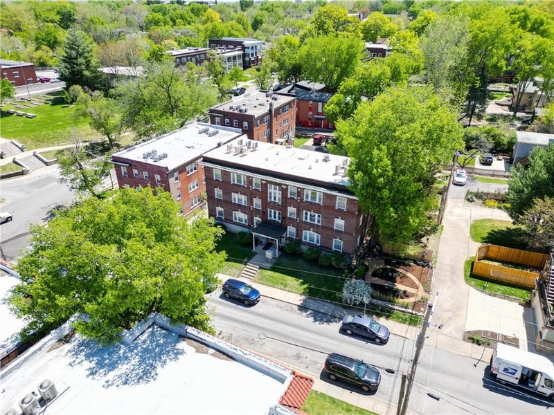 1605 W 37th St, Kansas City, MO 64111