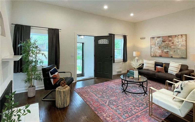 1015 E 83rd Ter, Kansas City, MO 64131