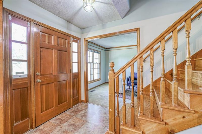 7405 W 112th St, Overland Park, KS 66210