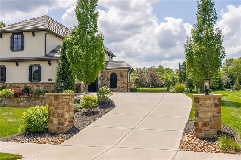 8510 N Sycamore Ave, Kansas City, MO 64157