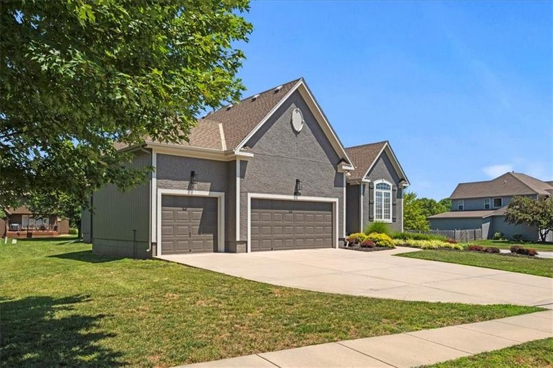 26002 W 150th St, Olathe, KS 66061