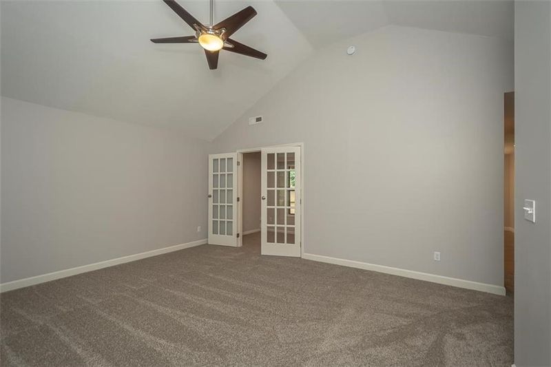 1804 E 25th Ter, Lawrence, KS 66046
