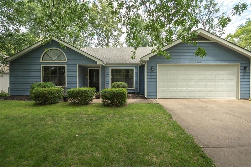 1804 E 25th Ter, Lawrence, KS 66046