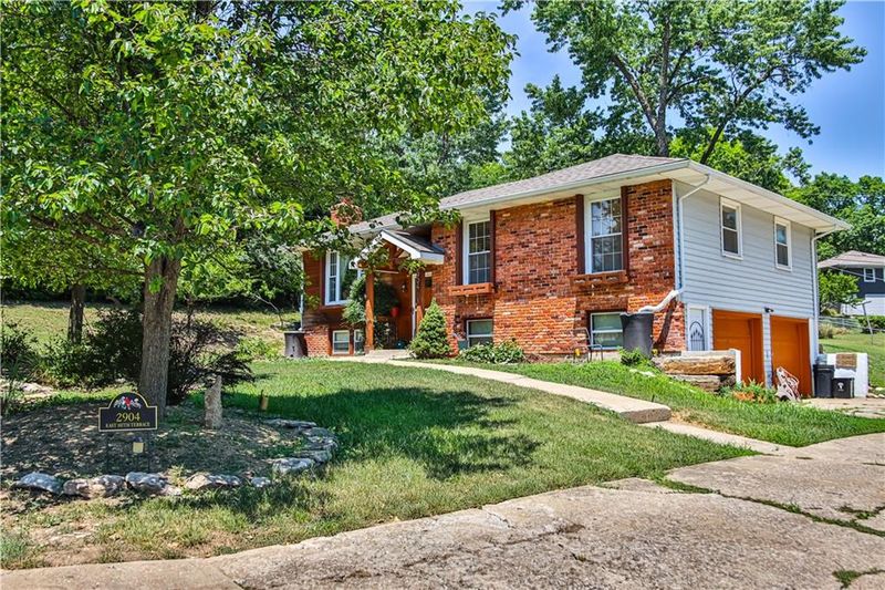 2904 E 107th Ter, Kansas City, MO 64137