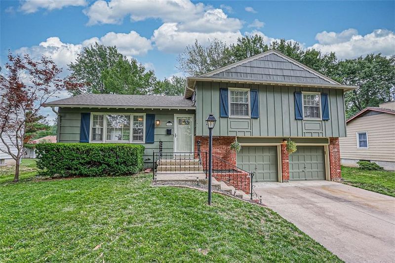 10001 Mcgee St, Kansas City, MO 64114