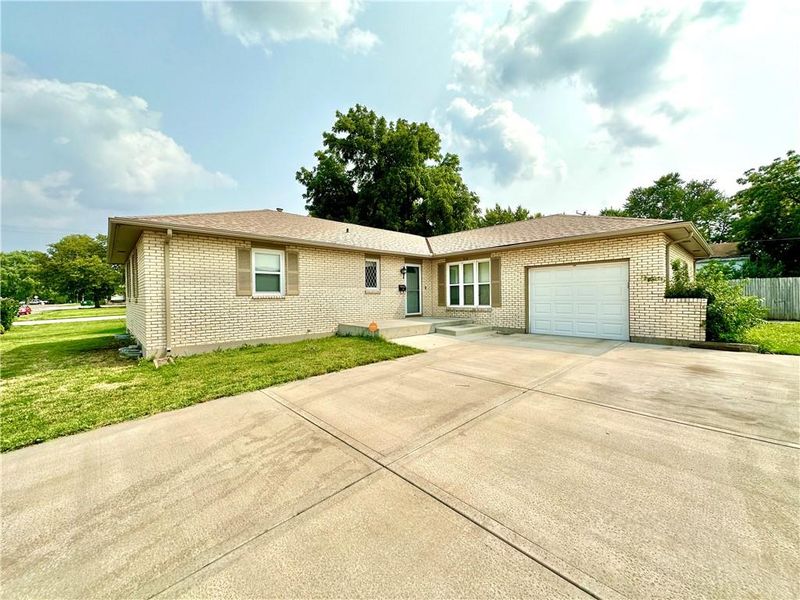 218 B St, Belton, MO 64012