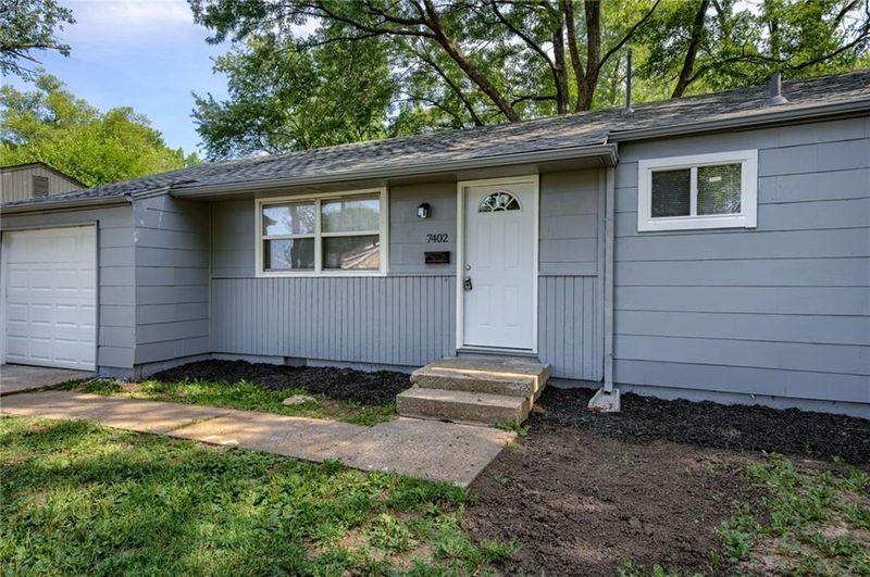 7402 E 86th St, Kansas City, MO 64138