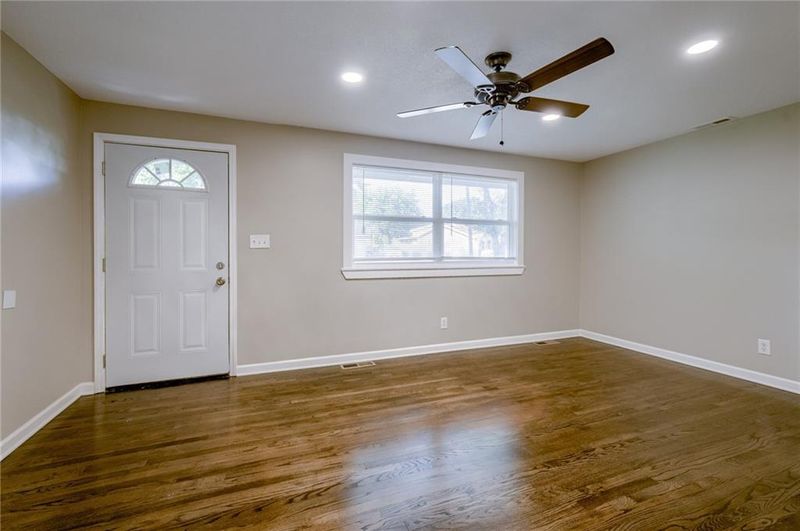 7402 E 86th St, Kansas City, MO 64138