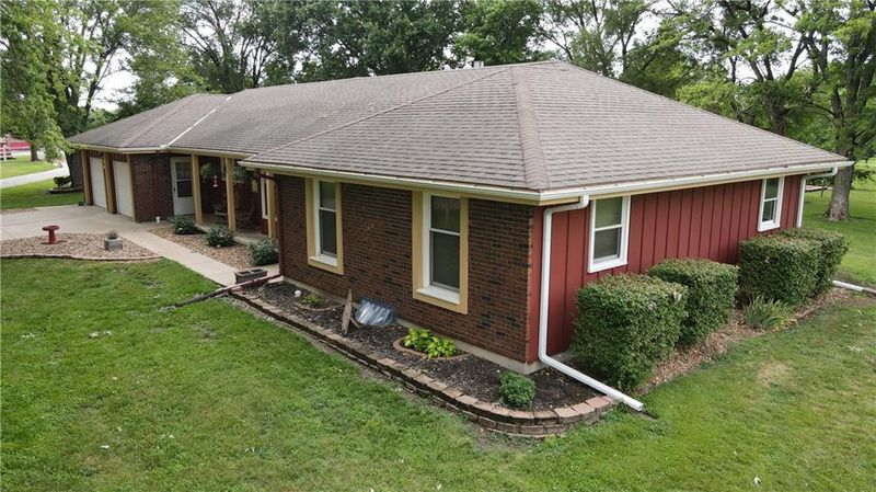 905 Wesley Cir, Raymore, MO 64083