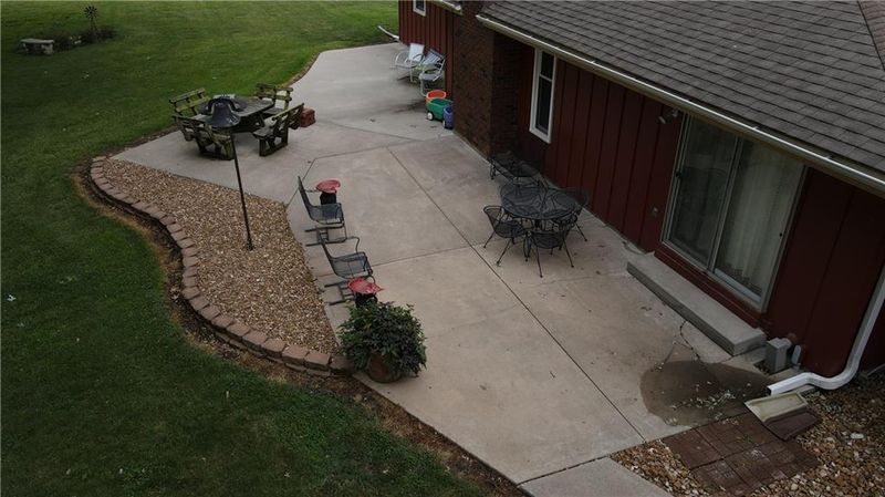 905 Wesley Cir, Raymore, MO 64083