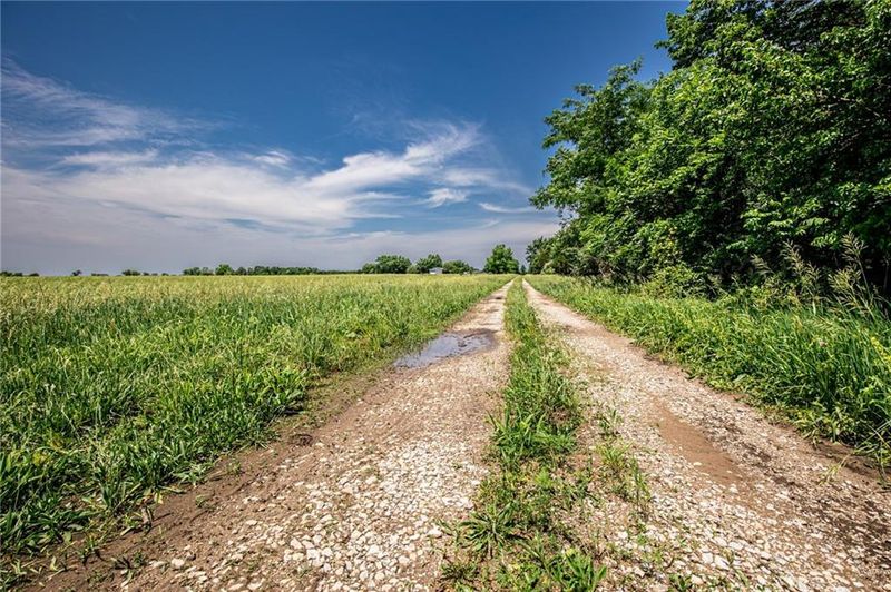 2069 Jackson Rd, Ottawa, KS 66067