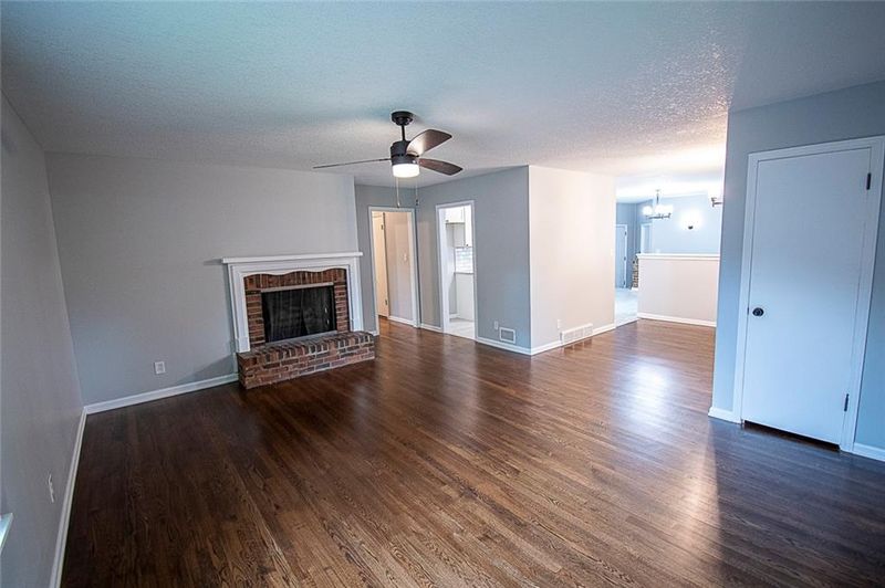 5414 N Wayne Ave, Kansas City, MO 64118