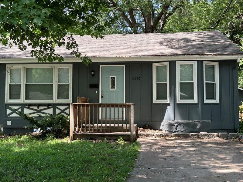 13320 6th St, Grandview, MO 64030