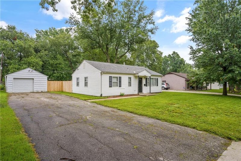 7109 Craig St, Overland Park, KS 66204