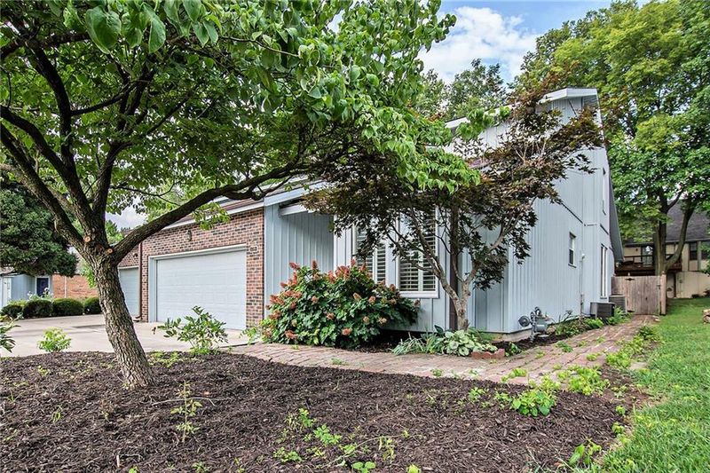 1205 83rd Ter, Kansas City, MO 64118