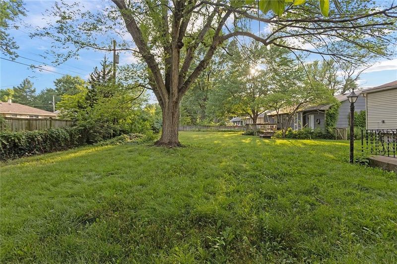 4601 E Red Bridge Rd, Kansas City, MO 64137