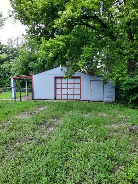 2428 S Scott Ave, Independence, MO 64052