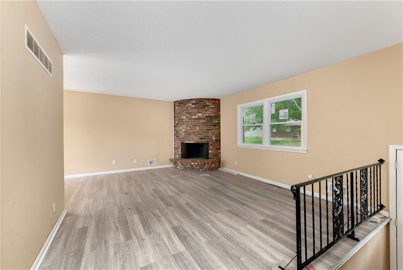 8717 E 89th St, Kansas City, MO 64138