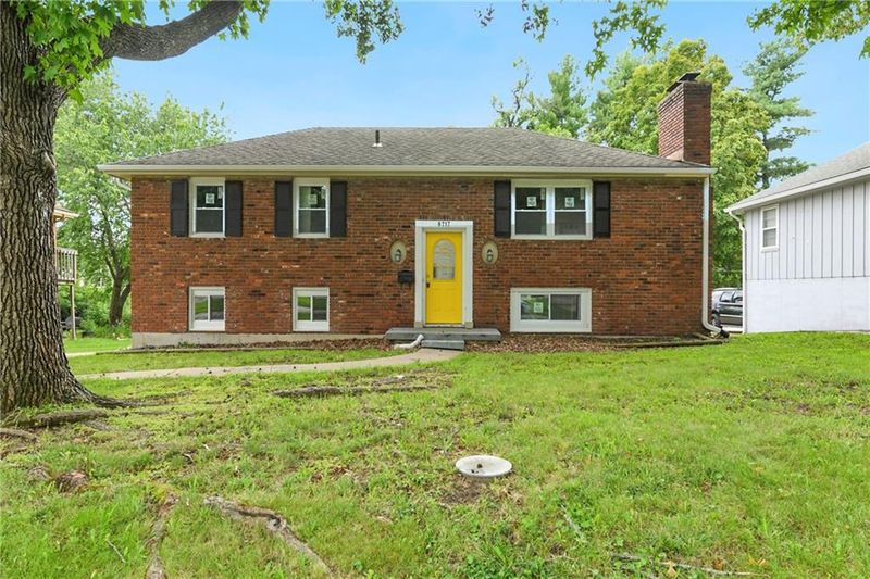 8717 E 89th St, Kansas City, MO 64138