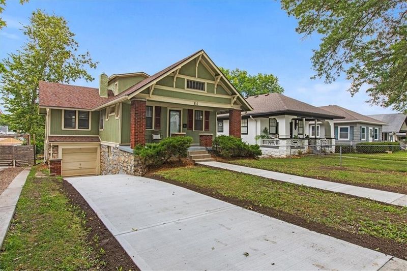 832 E 72nd St, Kansas City, MO 64131