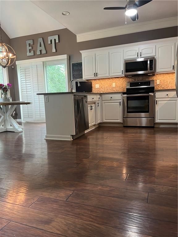 7905 W 153 St, Overland Park, KS 66223