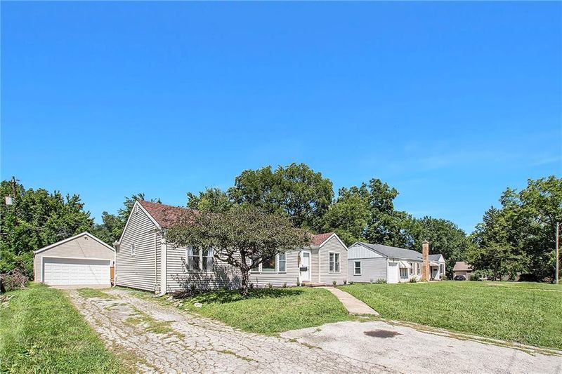 508 E 92nd St, Kansas City, MO 64131