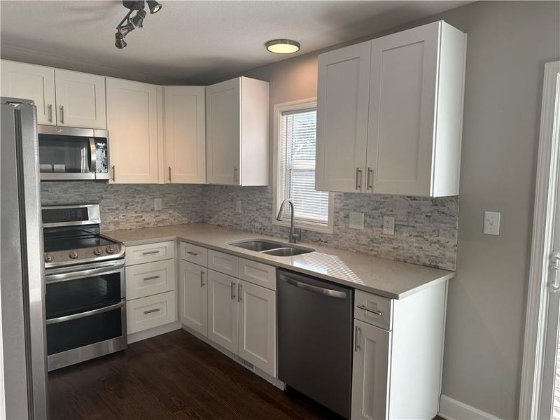 806 Reed St, Liberty, MO 64068