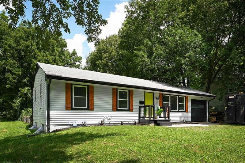 10808 E 49th St, Kansas City, MO 64133