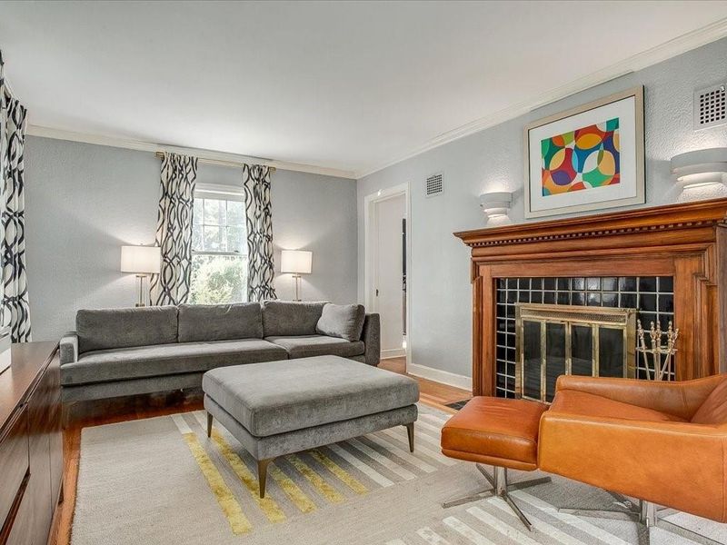 631 E 74th Ter, Kansas City, MO 64131