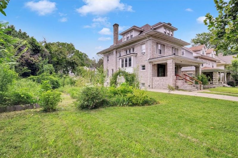 2640 E 28th St, Kansas City, MO 64128