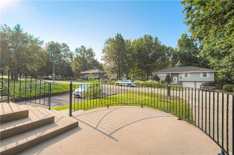 700 NE 113th Ter, Kansas City, MO 64155